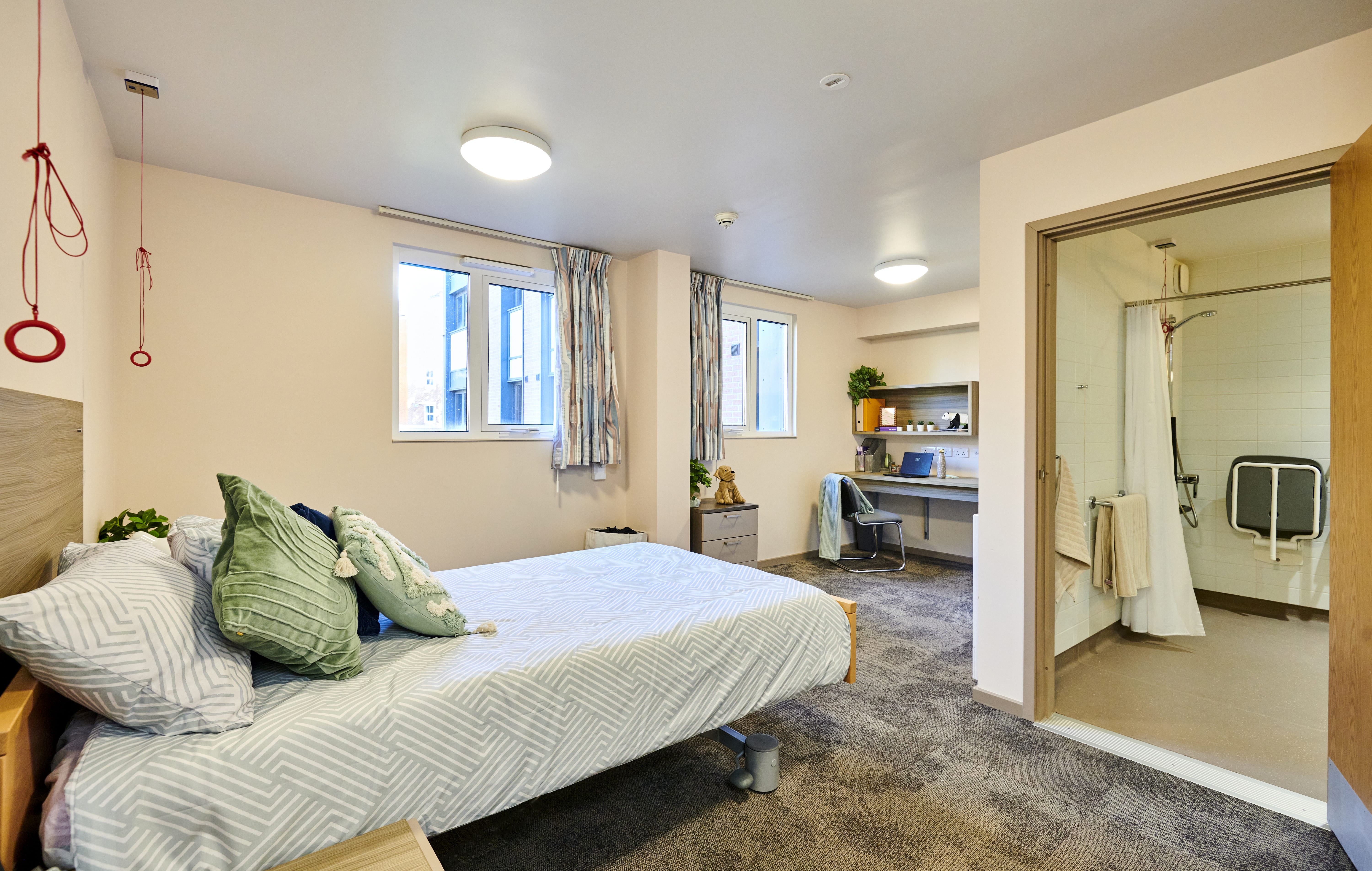 Park View accessible en suite bedroom