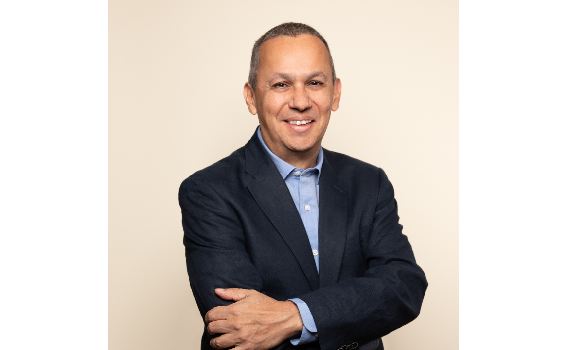 Headshot of Simon Cooper