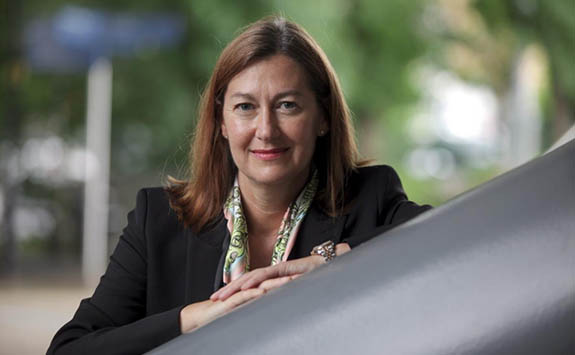 Headshot of Louise Robinson