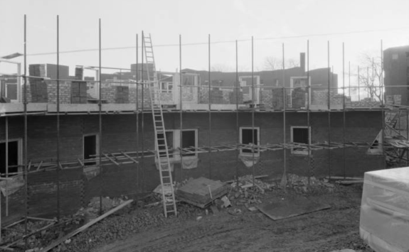 A black and white photograph showing Richardson Road accommodation mid-construction in the 1970s.