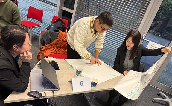Delegations from Central China Normal University (CCNU) spend time on Newcastle University campus.