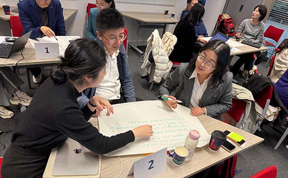 Delegations from Central China Normal University (CCNU) spend time on Newcastle University campus.