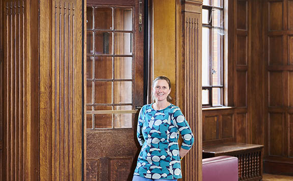 Dr Alina Schartner smiling to the camera